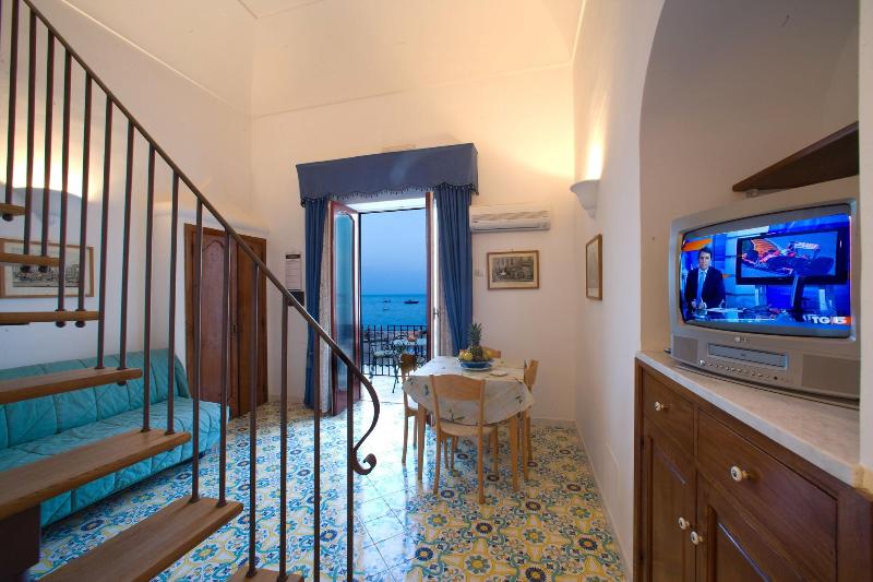 带2个卧室带海景的公寓, La Caravella Di Positano   Relais & Beach