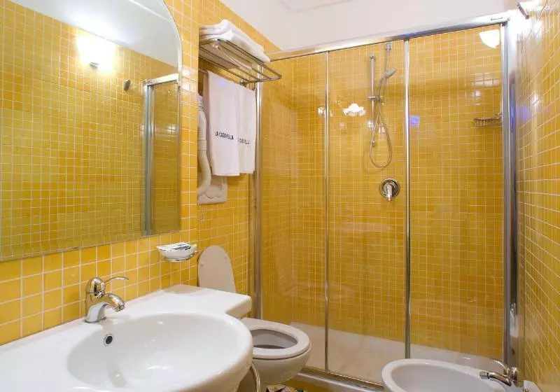 اتاق استاندارد سه نفره, La Caravella Di Positano   Relais & Beach