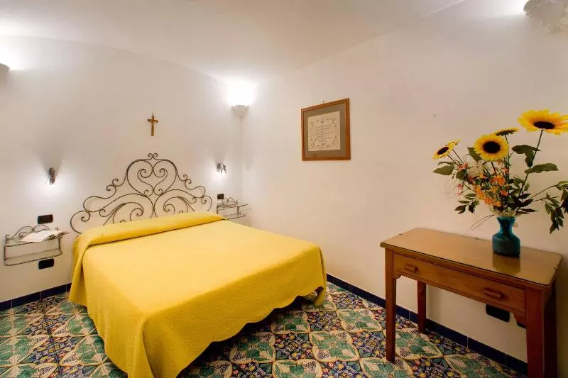 اتاق استاندارد سه نفره, La Caravella Di Positano   Relais & Beach