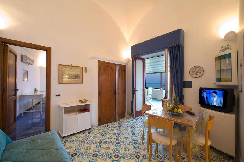 带1个卧室的带海景的公寓, La Caravella Di Positano   Relais & Beach