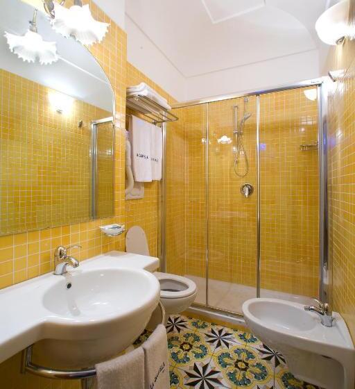 带2个卧室带海景的公寓, La Caravella Di Positano   Relais & Beach