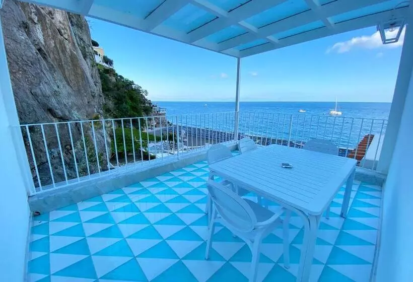 1 Bedroom Penthouse Apartment, La Caravella Di Positano   Relais & Beach