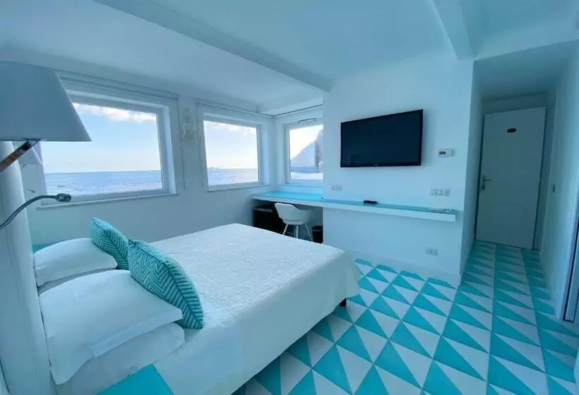 1 Bedroom Penthouse Apartment, La Caravella Di Positano   Relais & Beach