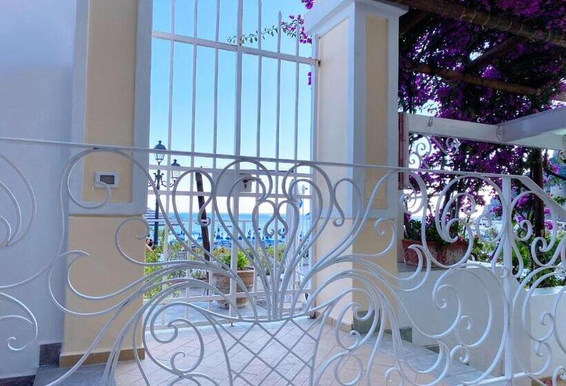 标准间侧面带海景, La Caravella Di Positano   Relais & Beach