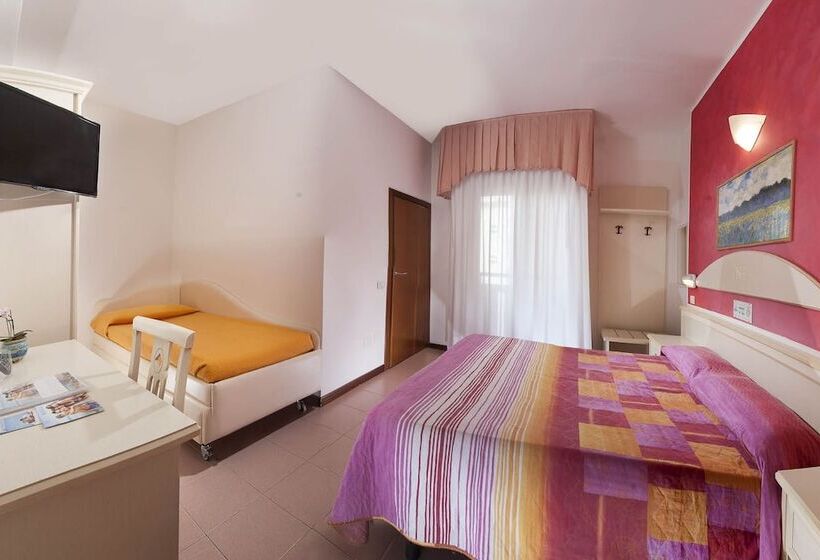 غرفة قياسية ثلاثية, Napoleon