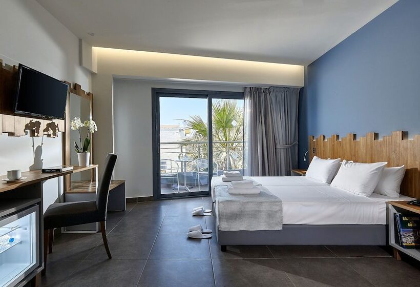 Номер Стандарт Вид на Бассейн, Pollis