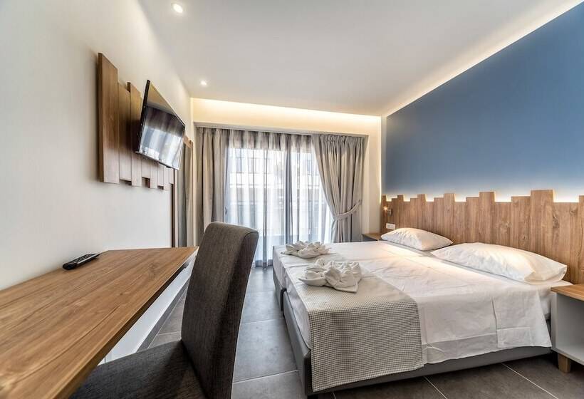 Номер Стандарт Вид на Бассейн, Pollis