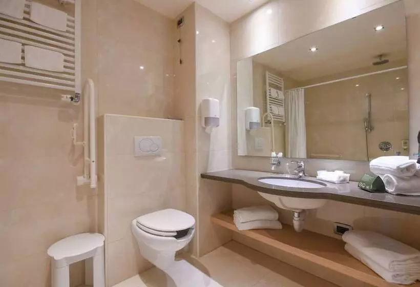 Standard Neljän Hengen Huone, Th Lazise Hotel Parchi Del Garda