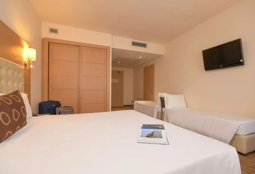 Standard Neljän Hengen Huone, Th Lazise Hotel Parchi Del Garda