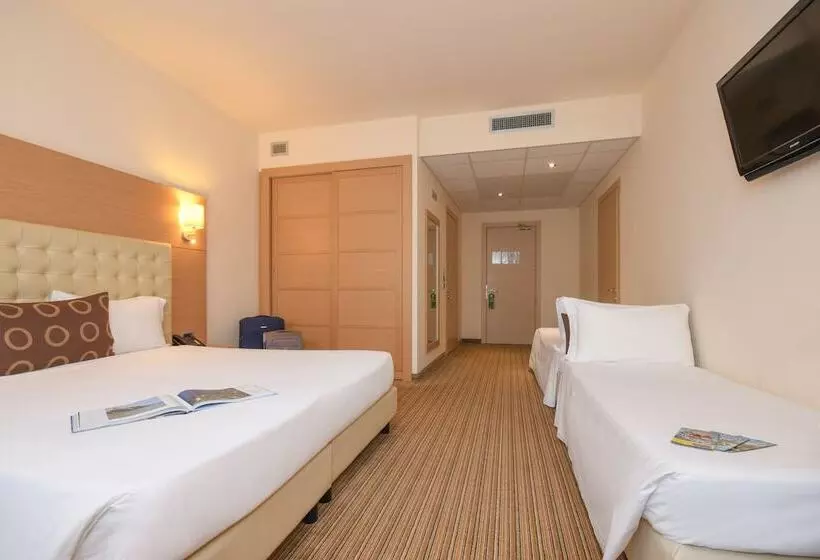 Standard Neljän Hengen Huone, Th Lazise Hotel Parchi Del Garda