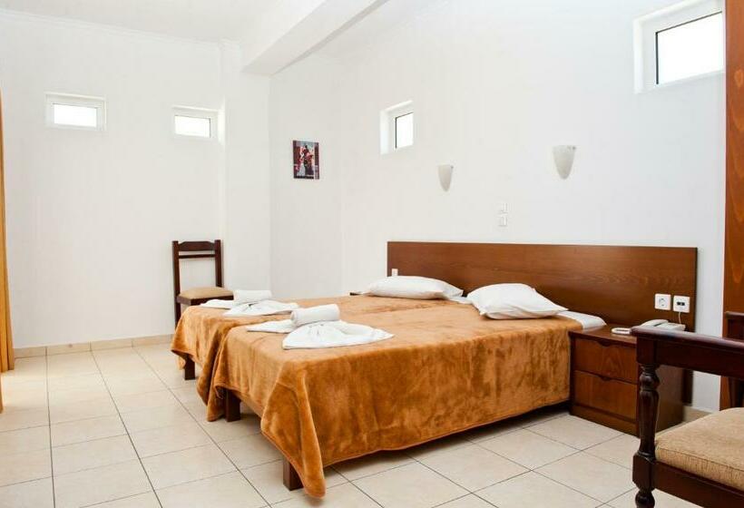 Студио Стандарт Вид на Бассейн, Thodorou Village