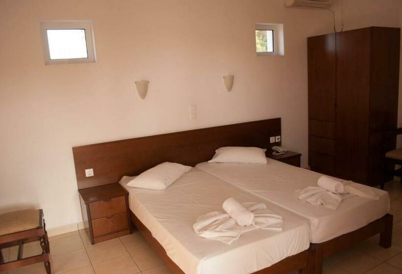 标准工作室带泳池景, Thodorou Village