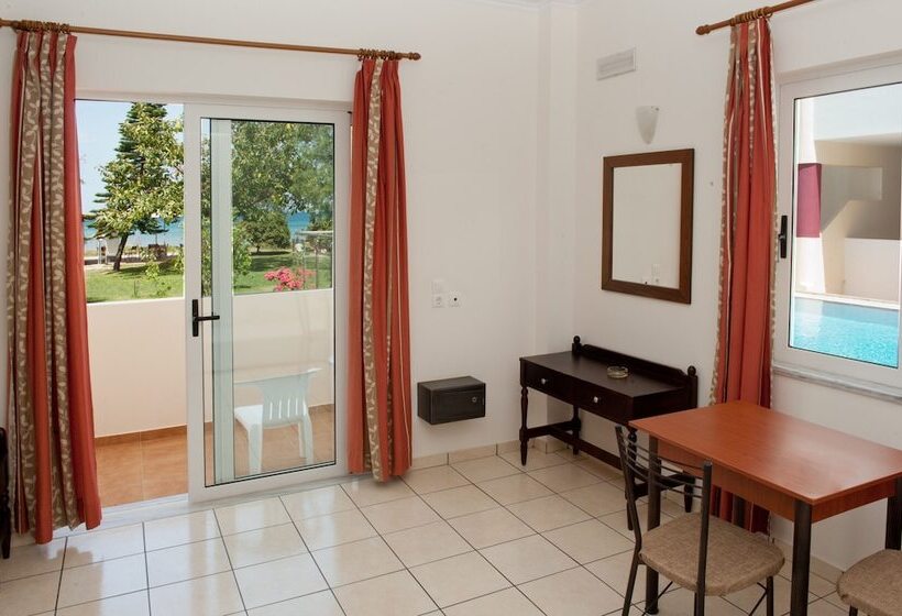 标准工作室带泳池景, Thodorou Village