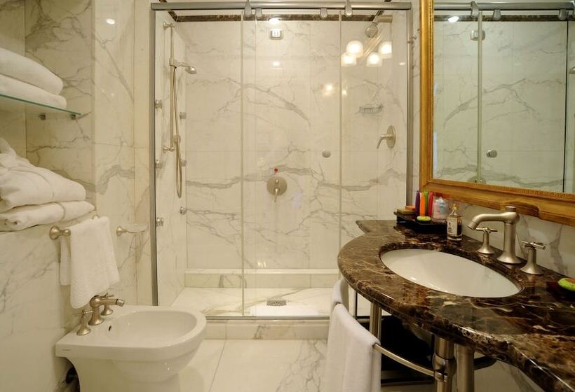 חדר אקזקיוטיב, Villa Duse