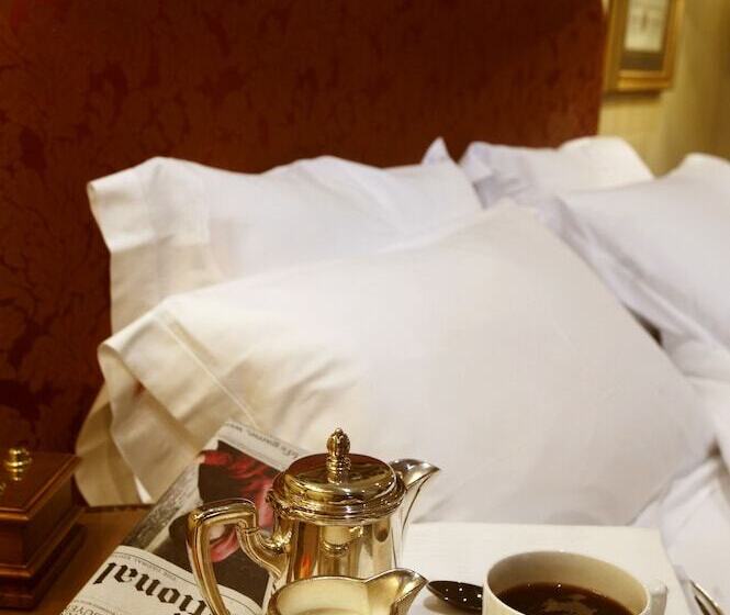 חדר אקזקיוטיב, Villa Duse