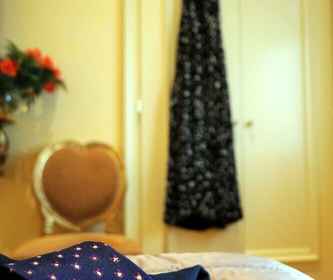 חדר אקזקיוטיב, Villa Duse