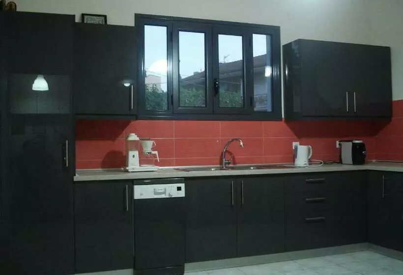 استودیوی استاندارد, Kalypso Gouvia