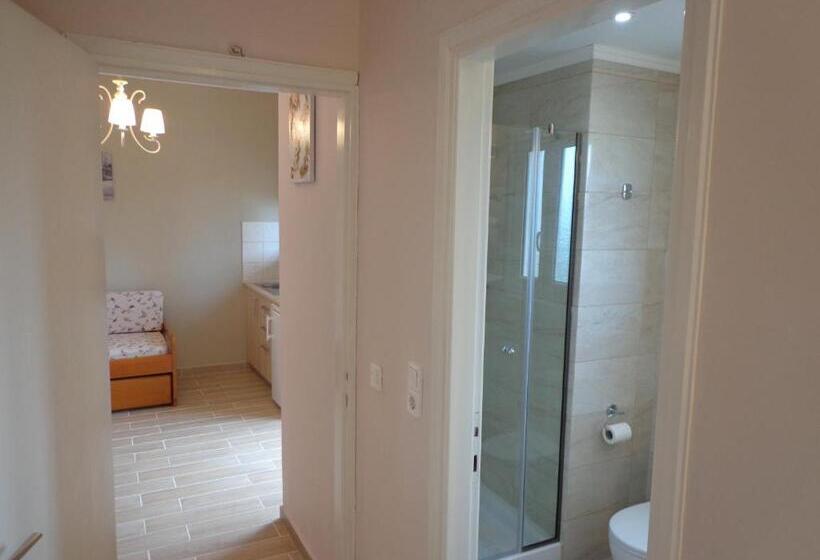 דירת חדר, Kalypso Gouvia