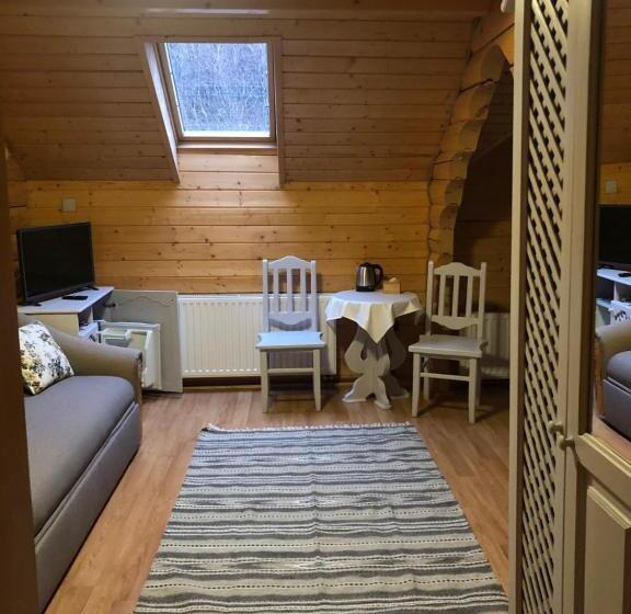 استودیو خانوادگی, Villa Затишна