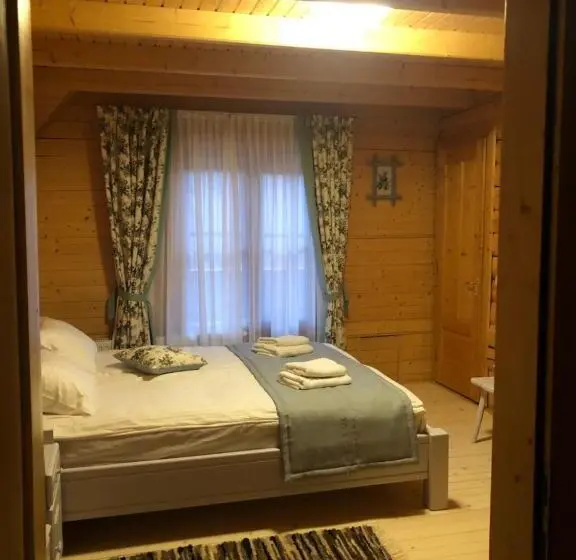 スタンダードトリプルルーム, Villa Затишна