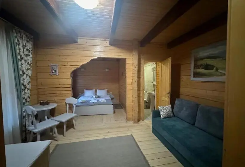 コンフォートトリプルルーム, Villa Затишна