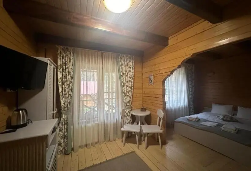 コンフォートトリプルルーム, Villa Затишна