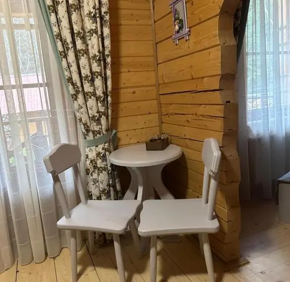コンフォートトリプルルーム, Villa Затишна