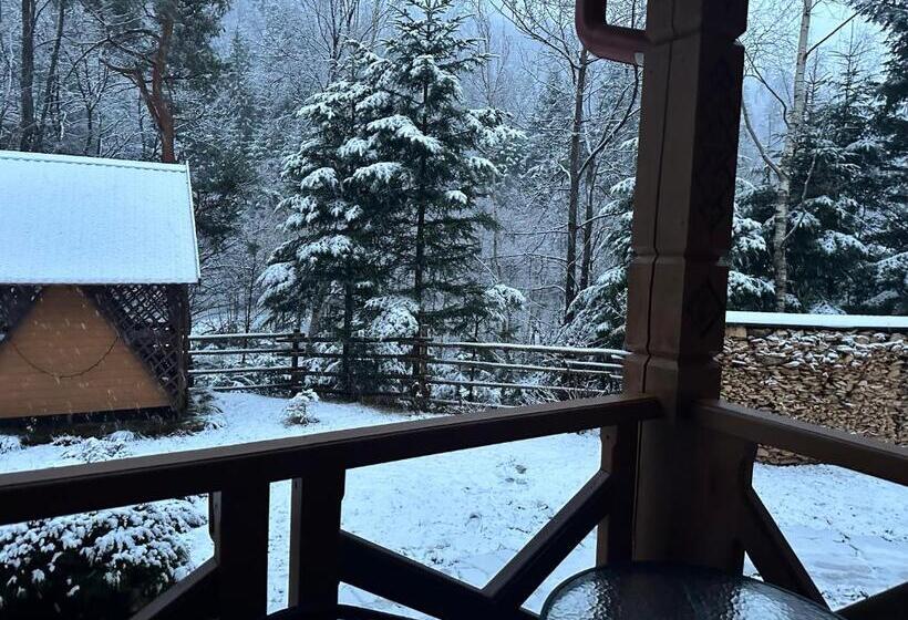 اتاق راحتی سه تخته, Villa Затишна