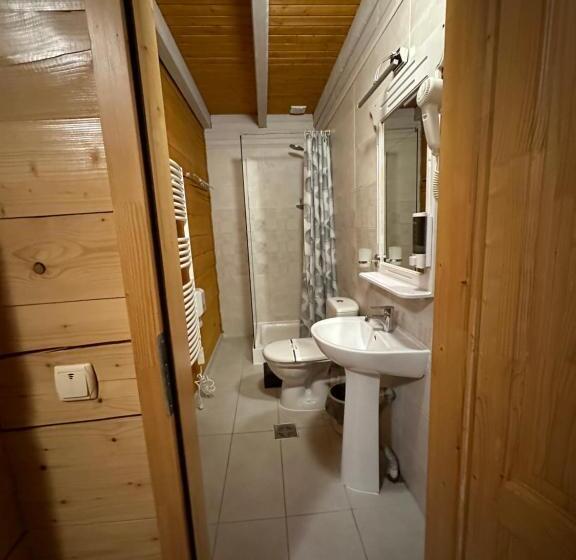 اتاق راحتی سه تخته, Villa Затишна