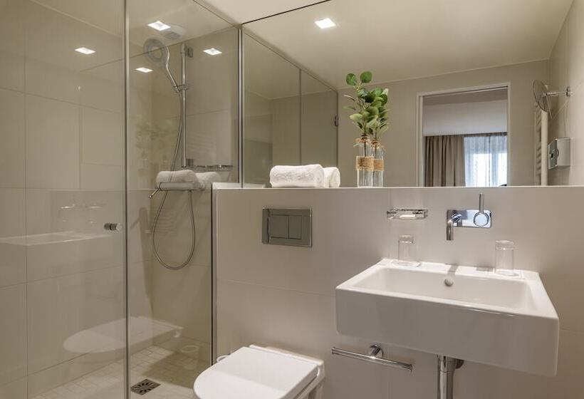 俱乐部房间, 9hotel Opera