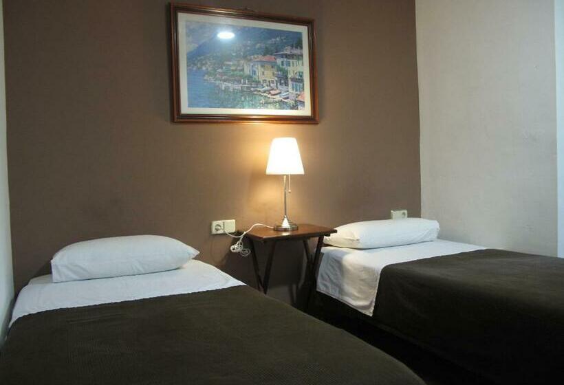 Номер Стандарт, Hostal Lk Barcelona