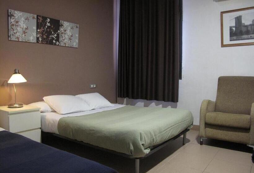 Трехместный Номер Базовый, Hostal Lk Barcelona