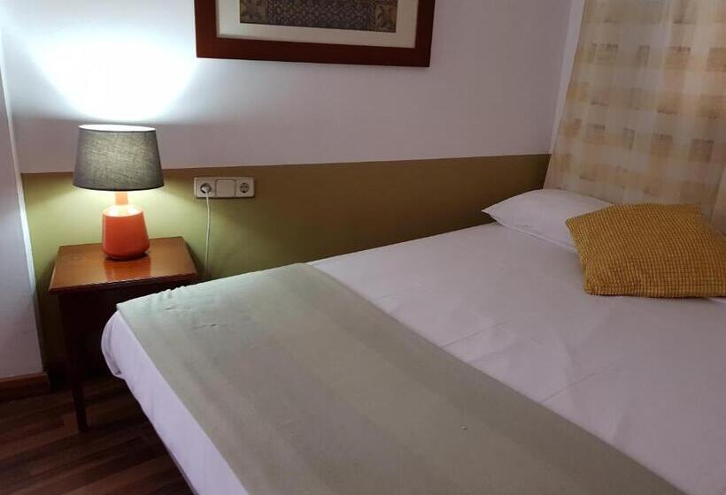 Трехместный Номер Базовый, Hostal Lk Barcelona