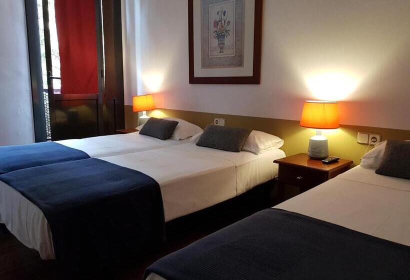 Трехместный Номер Базовый, Hostal Lk Barcelona