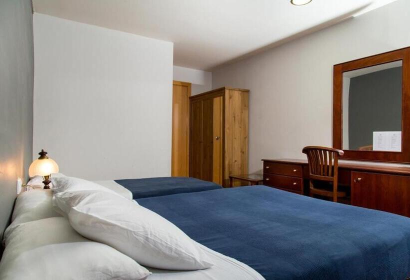 Четырехместный Номер Стандарт, Hostal Lk Barcelona