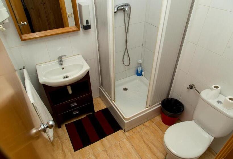 Четырехместный Номер Стандарт, Hostal Lk Barcelona