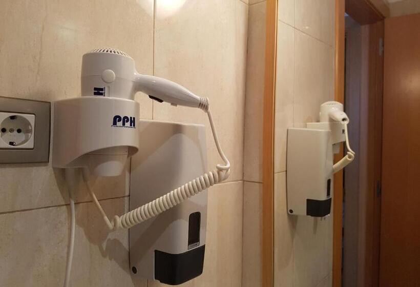 Четырехместный Номер Стандарт, Hostal Lk Barcelona