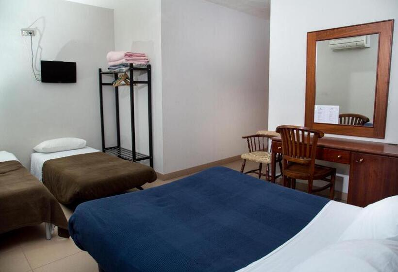 Четырехместный Номер Стандарт, Hostal Lk Barcelona