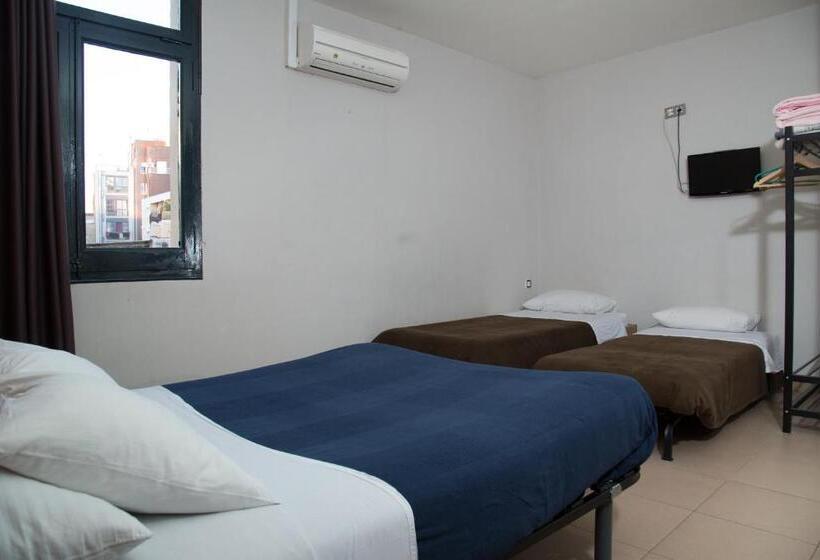 Четырехместный Номер Стандарт, Hostal Lk Barcelona