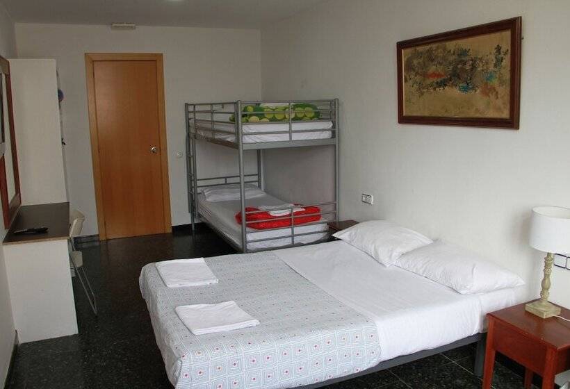 Номер Стандарт Четырехместный Совместный Санузел, Hostal Lk Barcelona