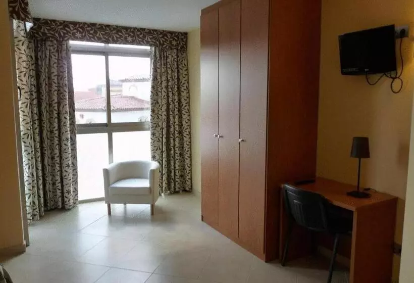 Standard Yhden Hengen Huone, Avenida El Morell