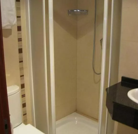 Standard Yhden Hengen Huone, Avenida El Morell