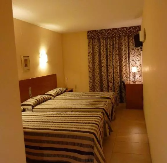 Standard Kolmen Hengen Huone, Avenida El Morell