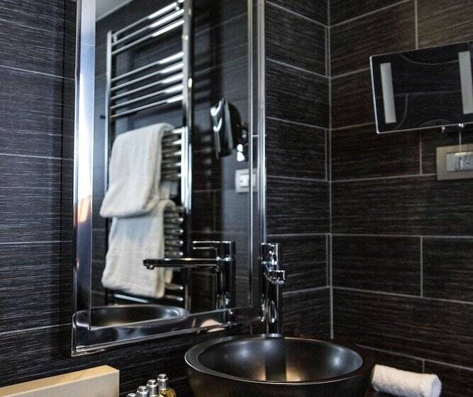 سوییت جونیور, Avenue Lodge Hotel & Spa