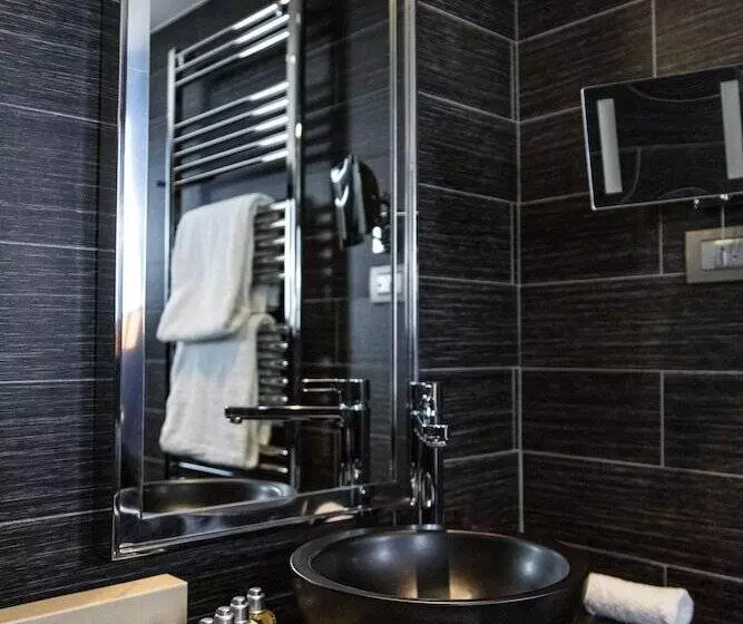 سوییت جونیور, Avenue Lodge Hotel & Spa