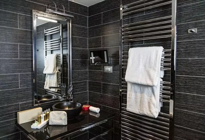 سوییت جونیور, Avenue Lodge Hotel & Spa