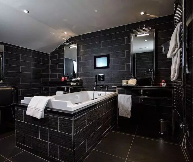 سوییت جونیور, Avenue Lodge Hotel & Spa