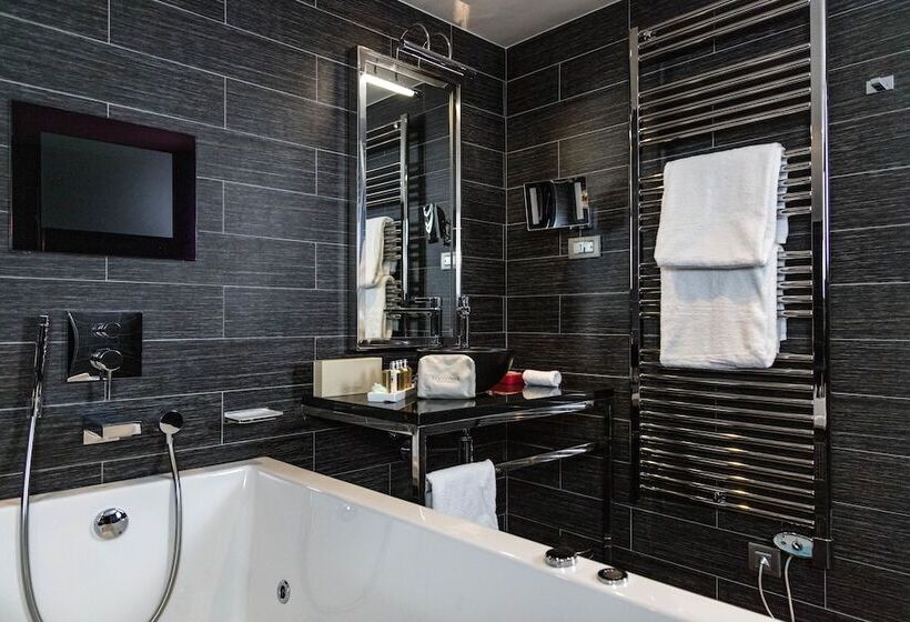 سوییت جونیور, Avenue Lodge Hotel & Spa