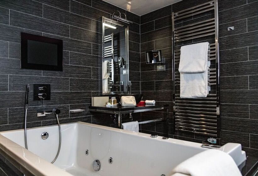 سوییت جونیور, Avenue Lodge Hotel & Spa