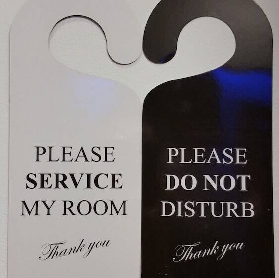 标准单人间, Chester